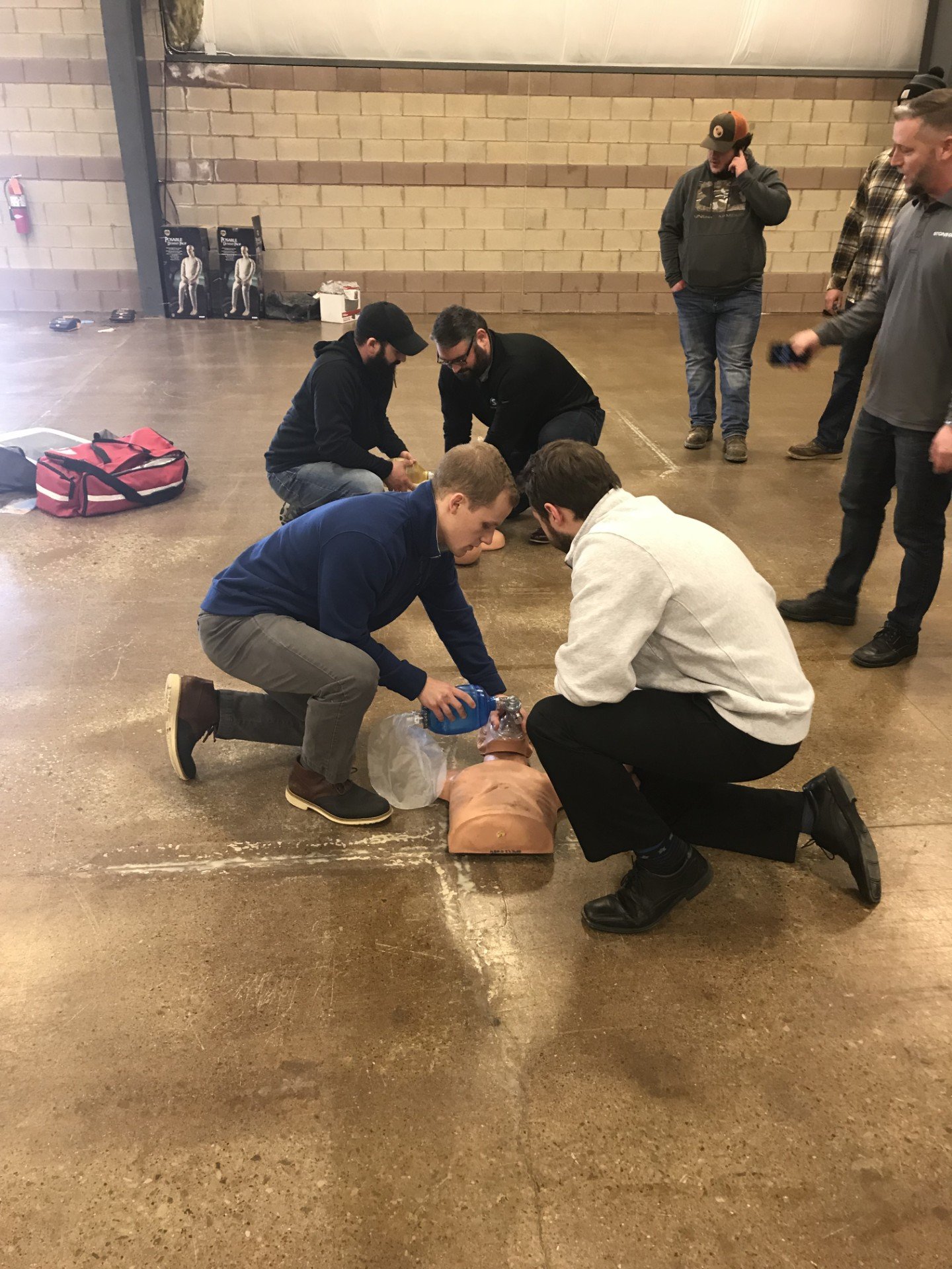 StoneCo employees training first aid